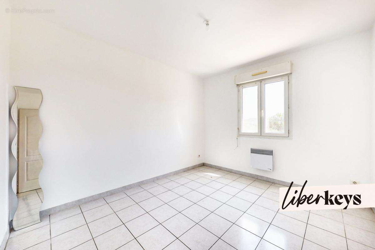 Maison à SAINT-JULIEN-LES-ROSIERS