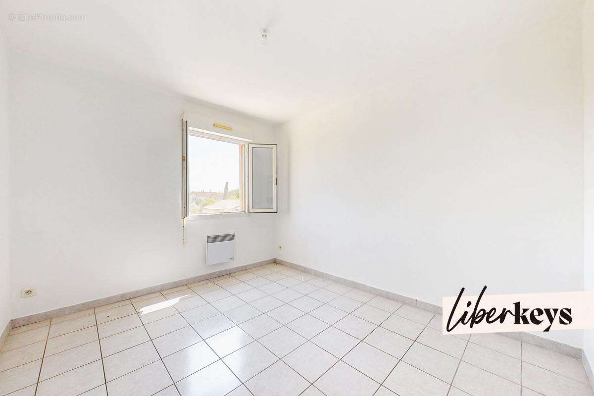 Maison à SAINT-JULIEN-LES-ROSIERS