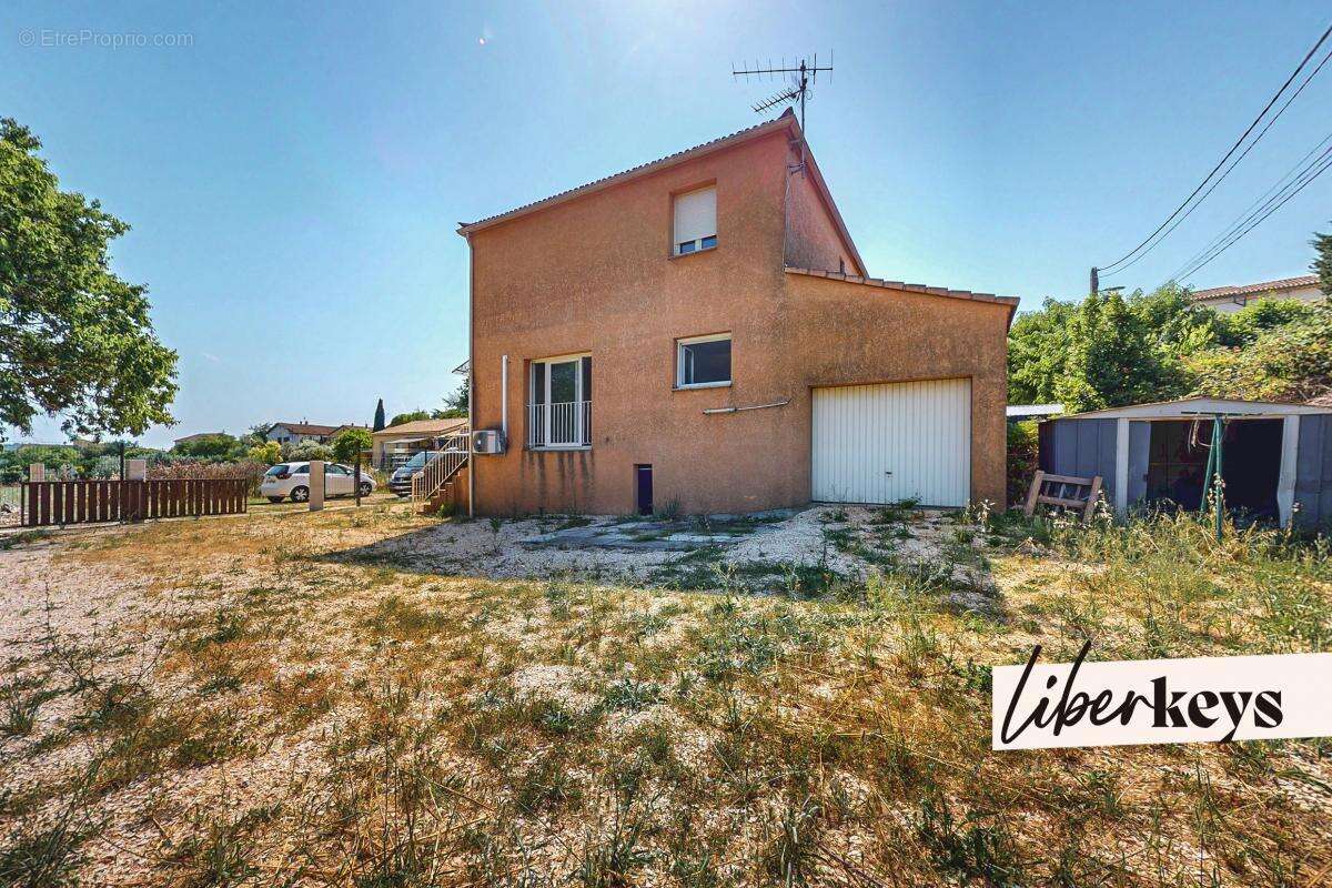 Maison à SAINT-JULIEN-LES-ROSIERS