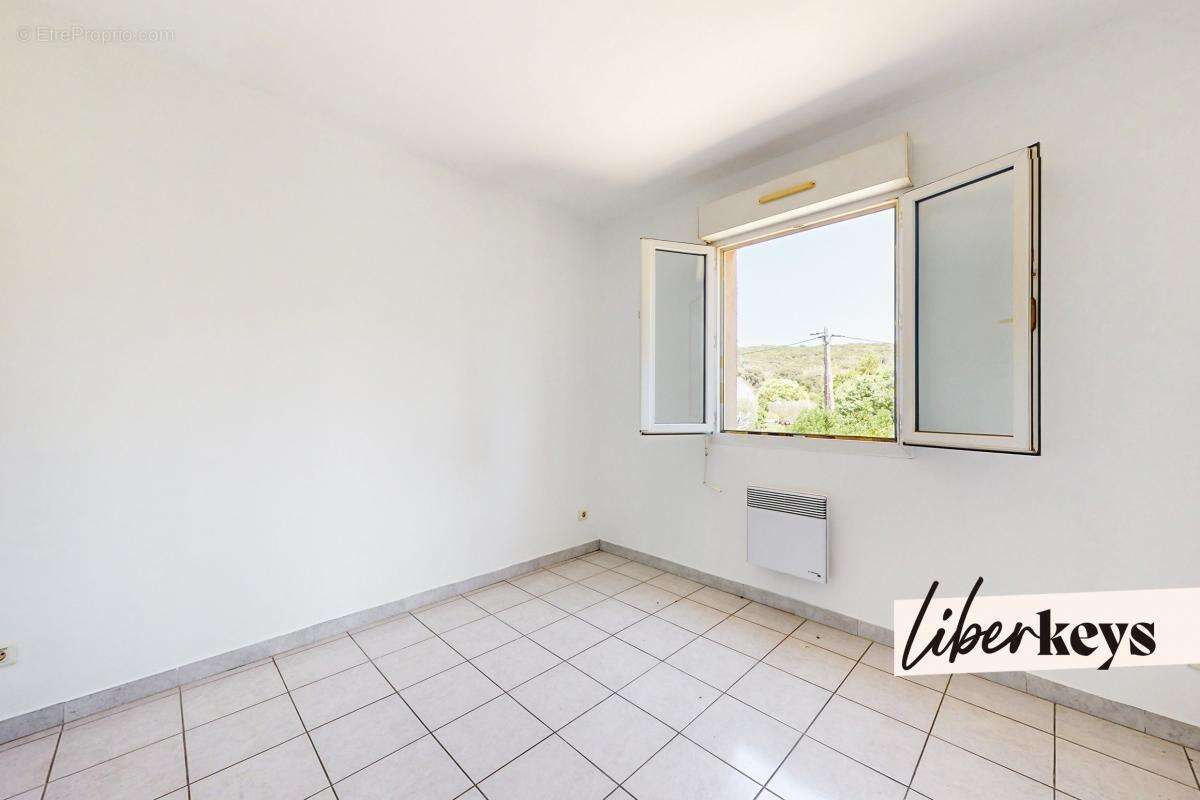 Maison à SAINT-JULIEN-LES-ROSIERS