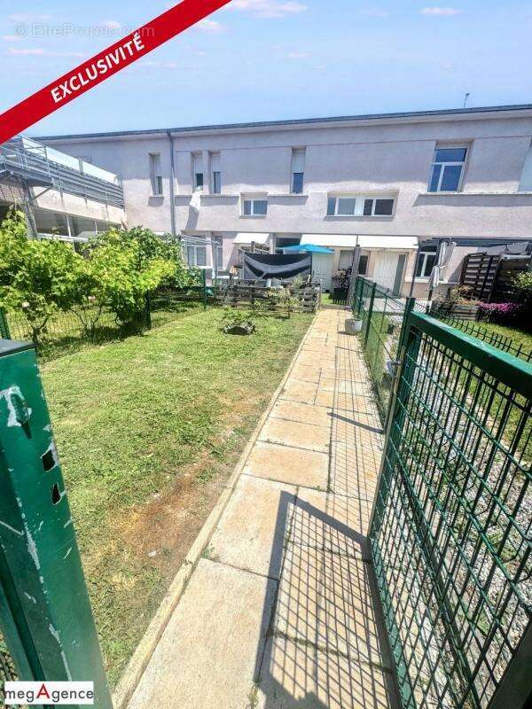 Maison à LE CHAMBON-FEUGEROLLES