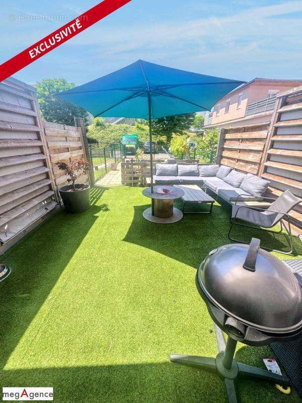 Maison à LE CHAMBON-FEUGEROLLES