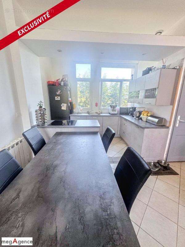 Maison à LE CHAMBON-FEUGEROLLES