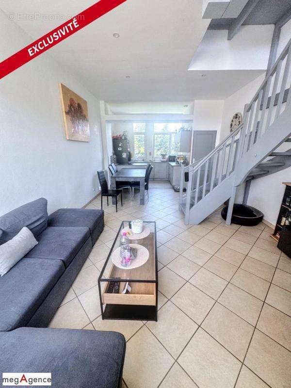 Maison à LE CHAMBON-FEUGEROLLES