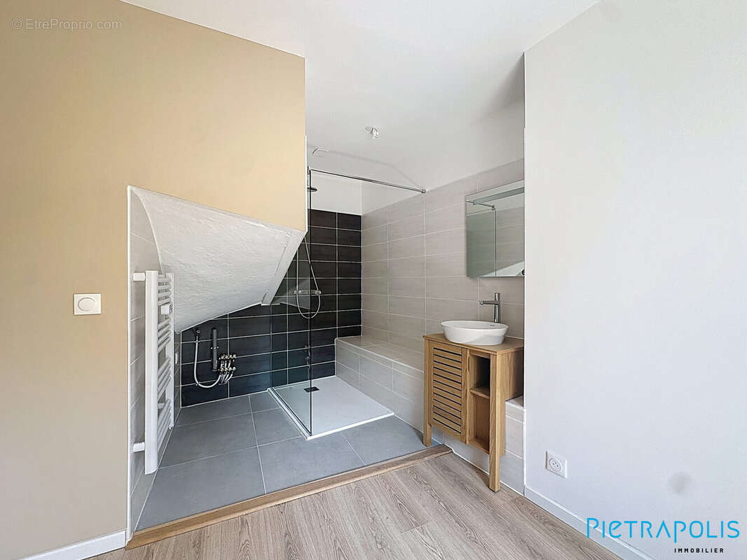 Appartement à CONTAMINE-SUR-ARVE