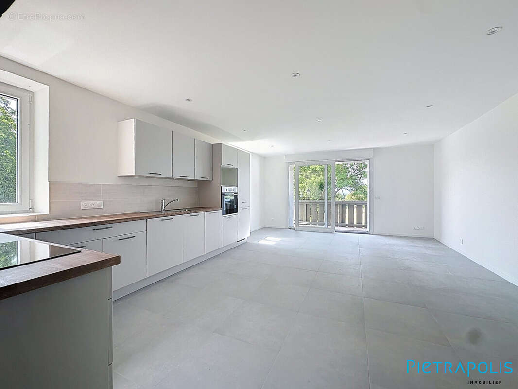 Appartement à CONTAMINE-SUR-ARVE