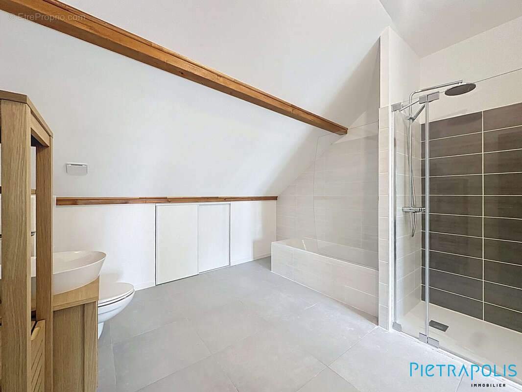 Appartement à CONTAMINE-SUR-ARVE