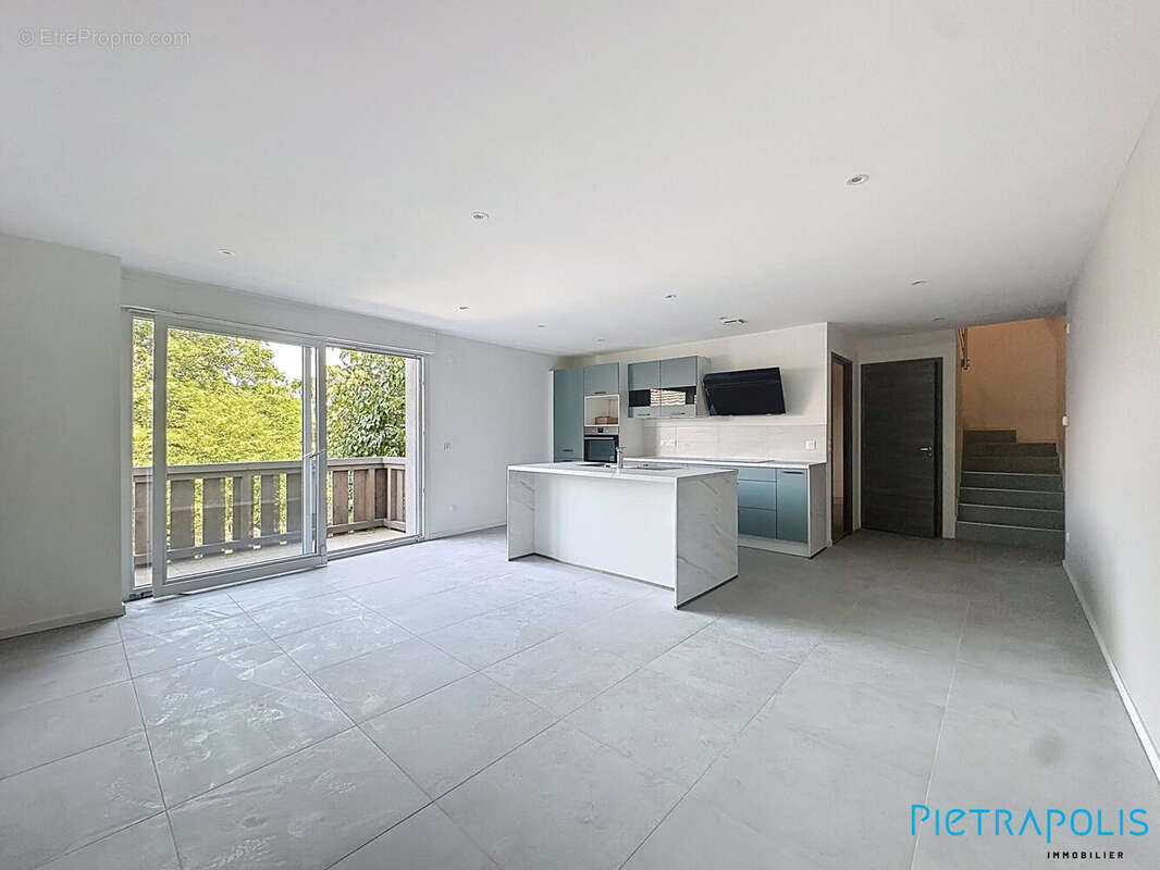 Appartement à CONTAMINE-SUR-ARVE