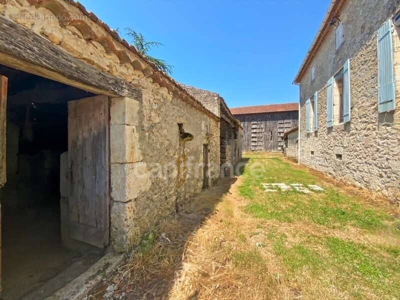 Maison à LA CROIX-BLANCHE