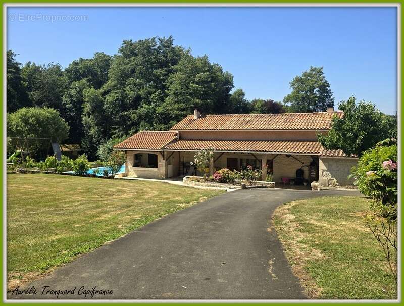 Maison à BRIZAMBOURG