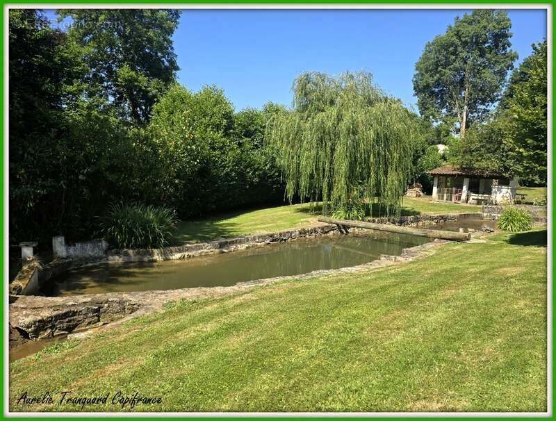 Maison à BRIZAMBOURG