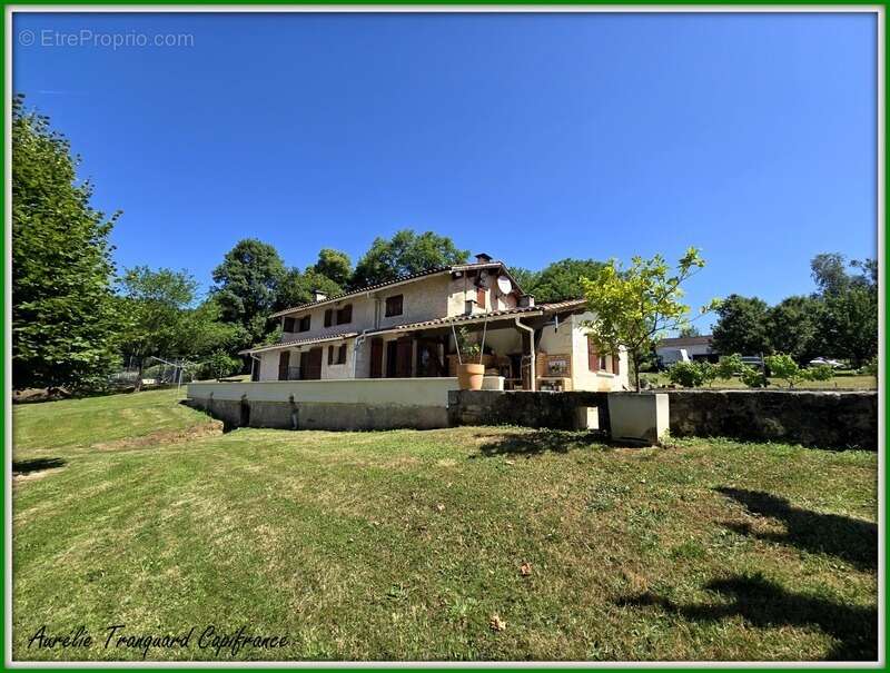 Maison à BRIZAMBOURG