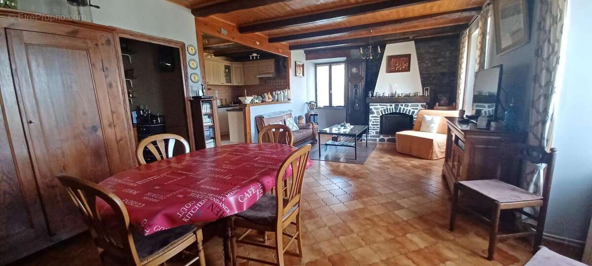 Maison à VEDRINES-SAINT-LOUP