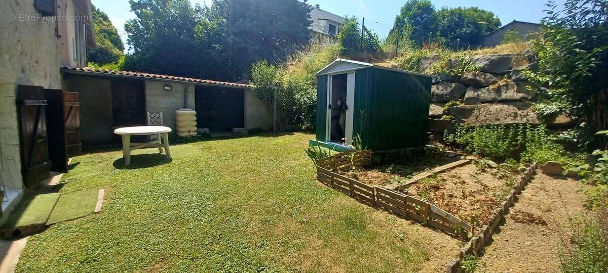 Maison à VEDRINES-SAINT-LOUP