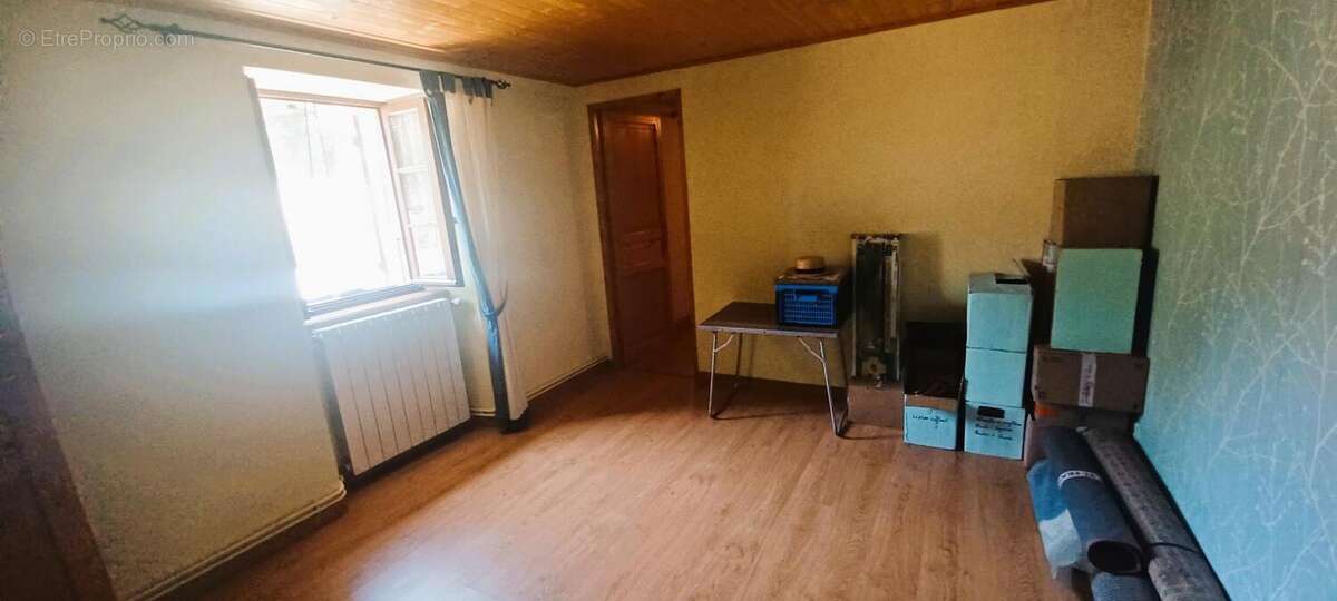 Maison à VEDRINES-SAINT-LOUP