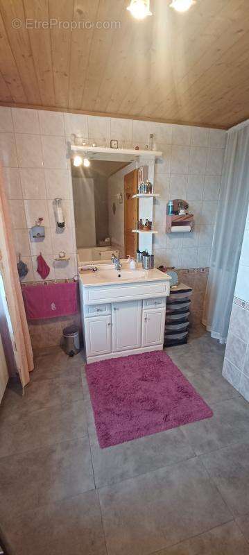 Maison à VEDRINES-SAINT-LOUP