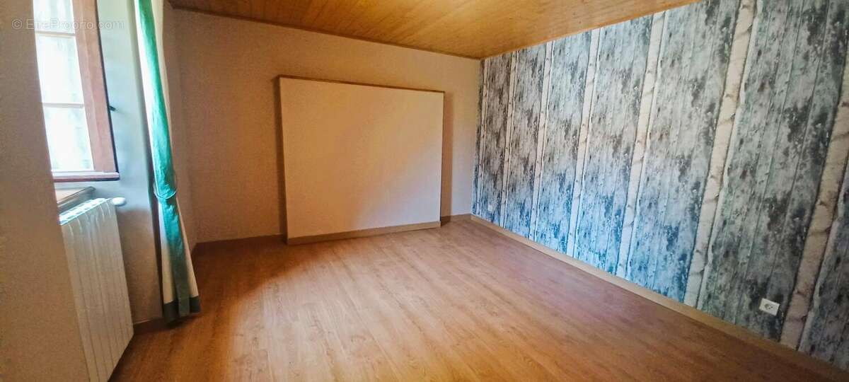 Maison à VEDRINES-SAINT-LOUP