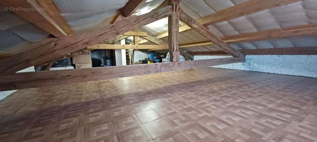 Maison à VEDRINES-SAINT-LOUP