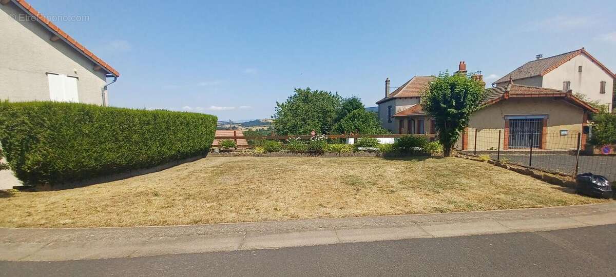 Maison à VEDRINES-SAINT-LOUP