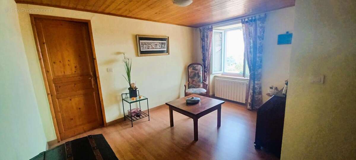 Maison à VEDRINES-SAINT-LOUP