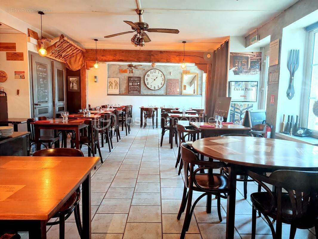 Commerce à SAINT-PIERRE-DES-NIDS