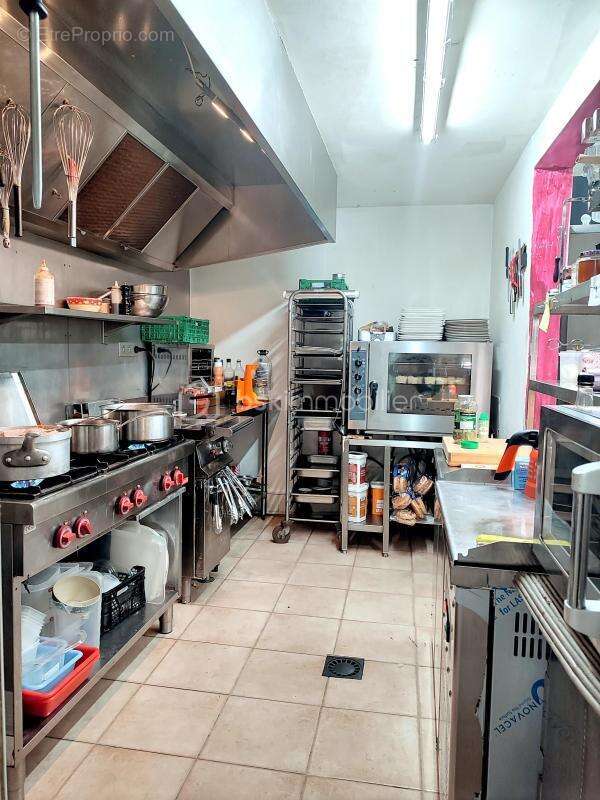 Commerce à SAINT-PIERRE-DES-NIDS