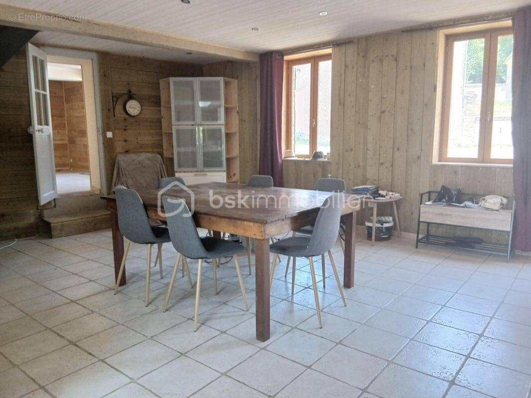 Maison à MENIL-HUBERT-EN-EXMES