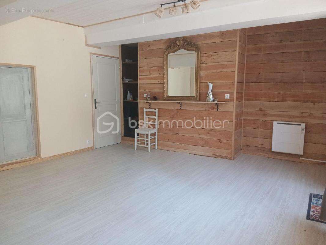 Maison à MENIL-HUBERT-EN-EXMES