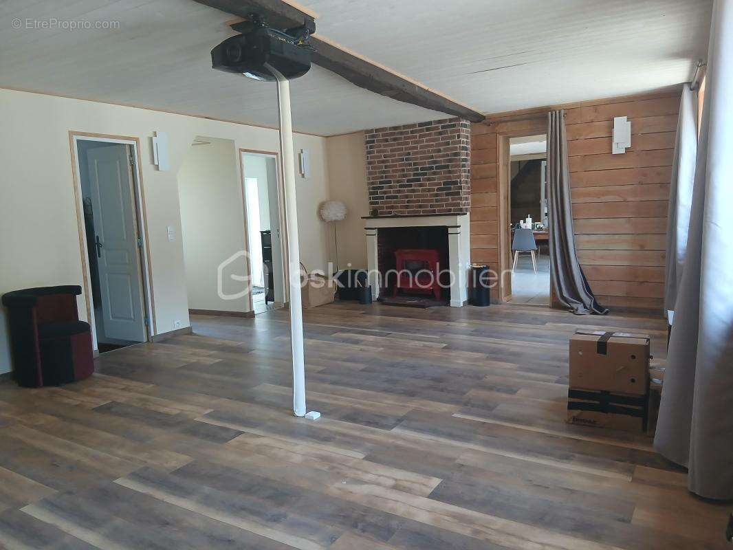 Maison à MENIL-HUBERT-EN-EXMES