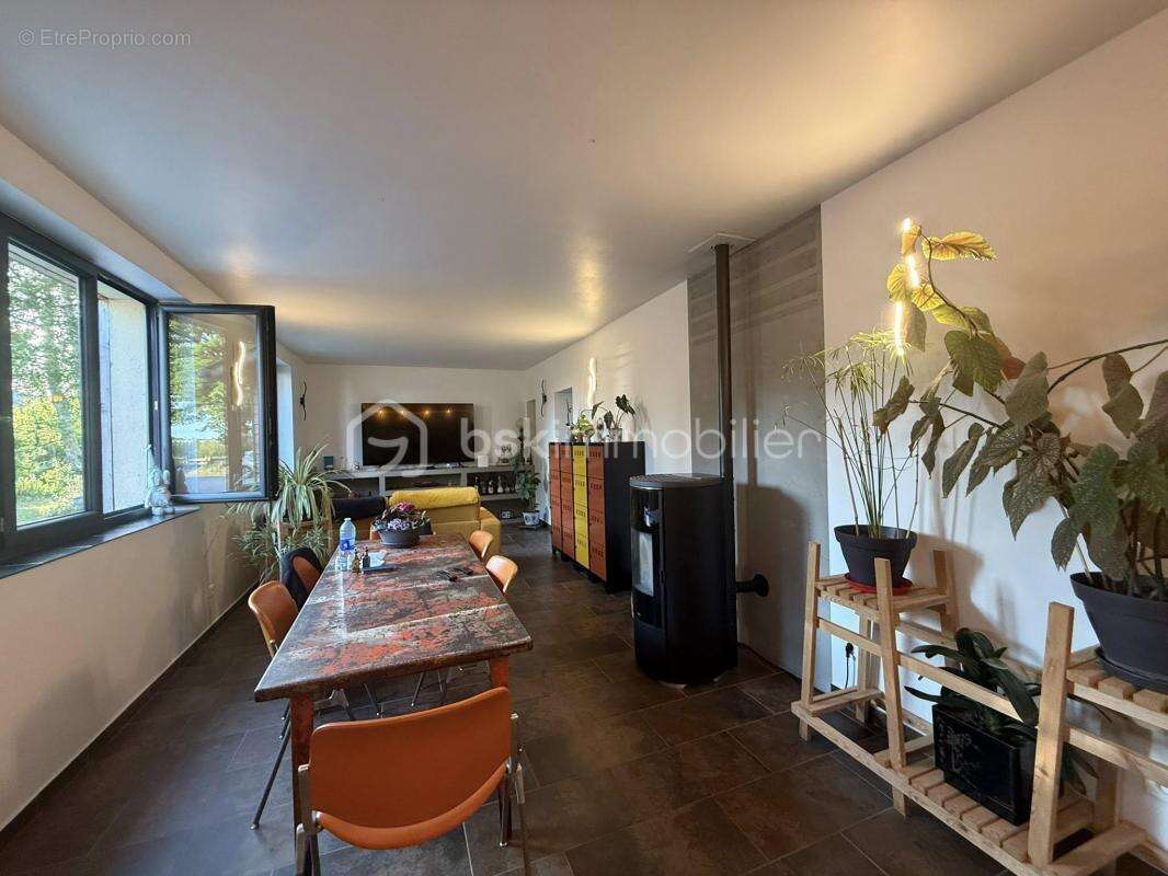 Maison à MAGNY-LE-DESERT