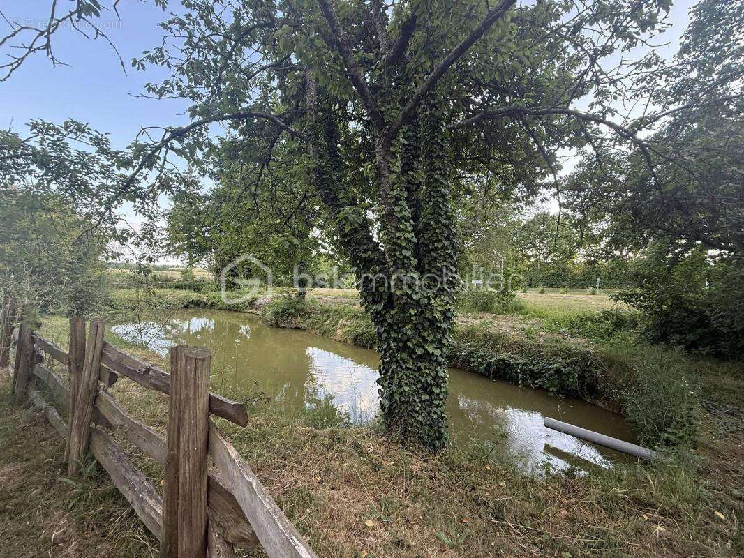 Maison à MAGNY-LE-DESERT