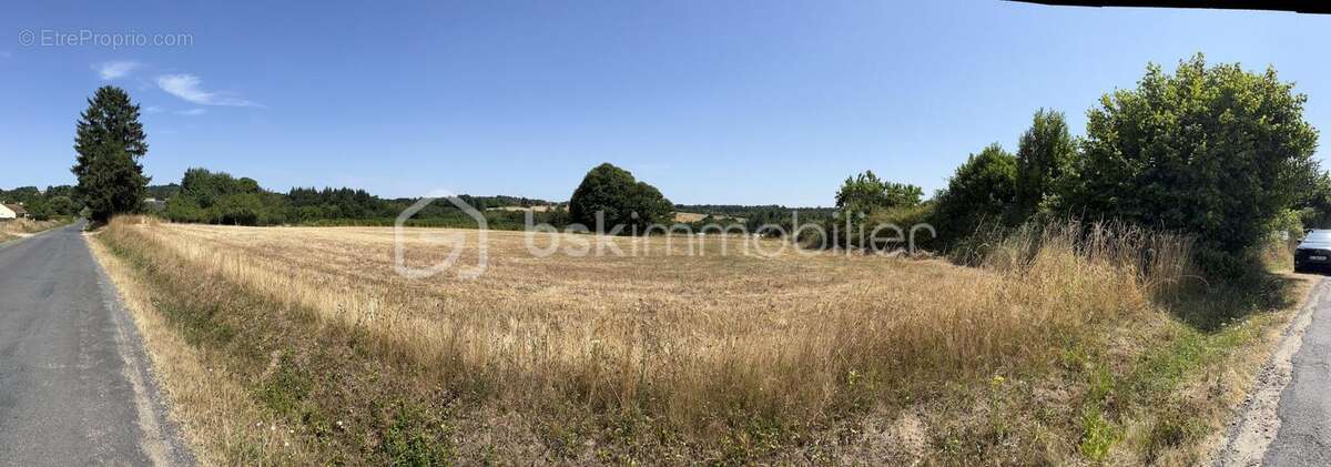 Terrain à JUMILHAC-LE-GRAND