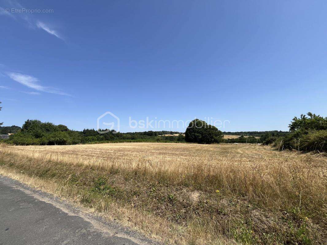 Terrain à JUMILHAC-LE-GRAND