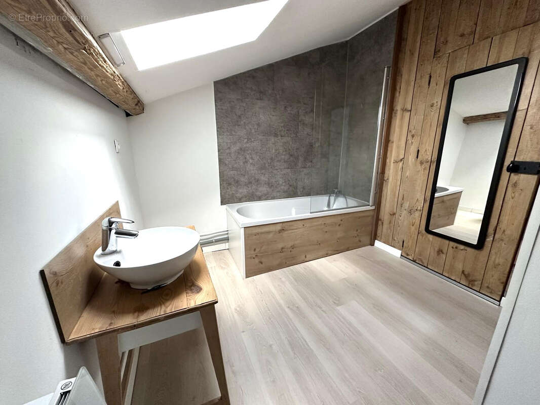 Appartement à UNIEUX