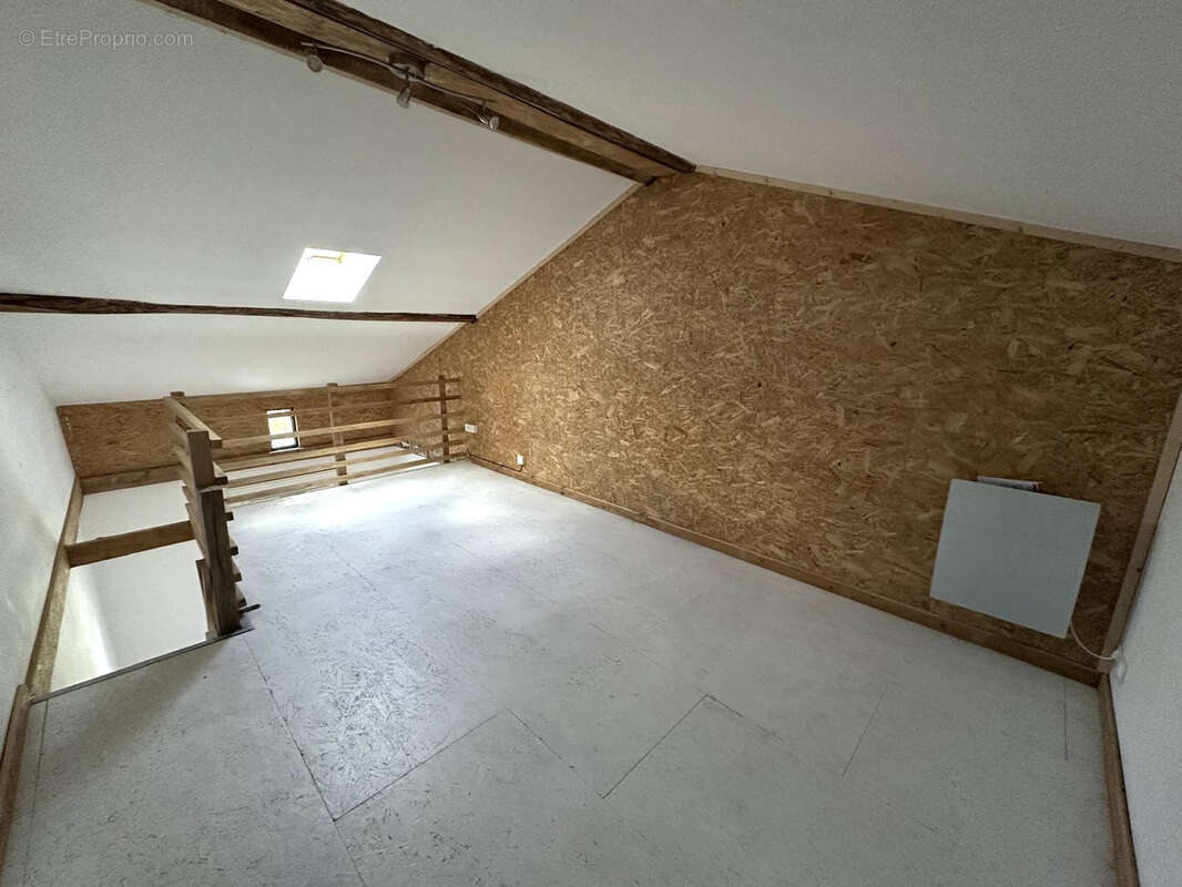 Appartement à UNIEUX