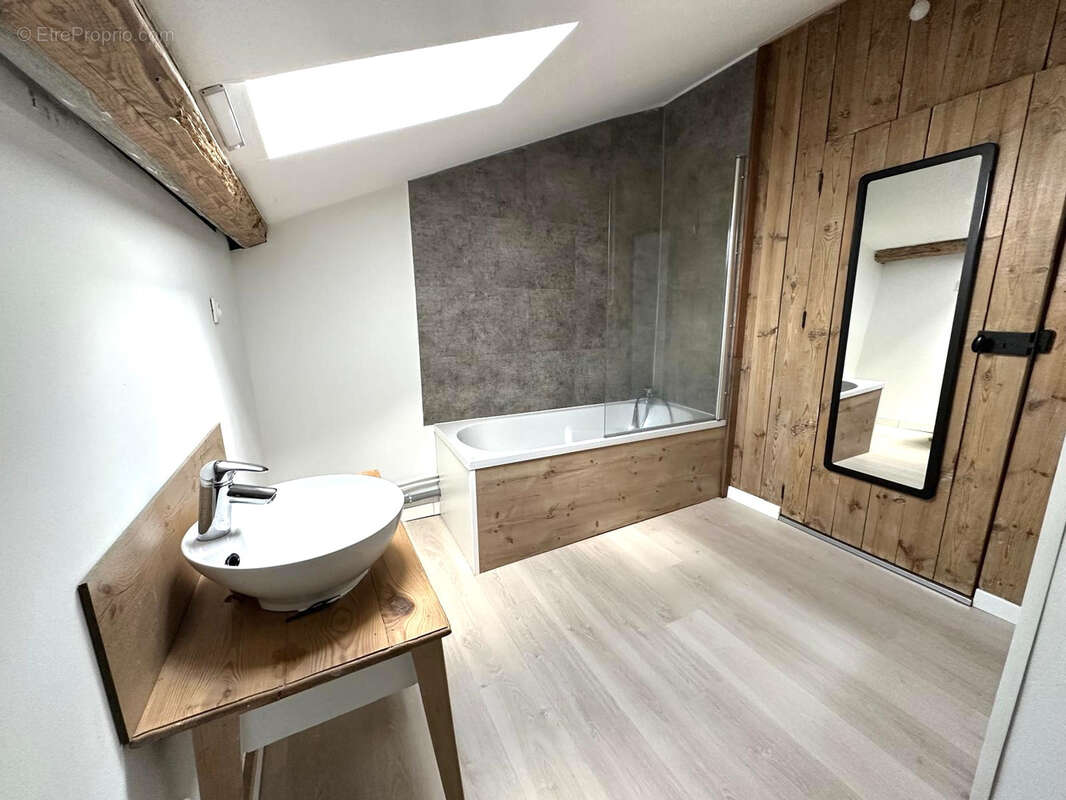 Appartement à UNIEUX