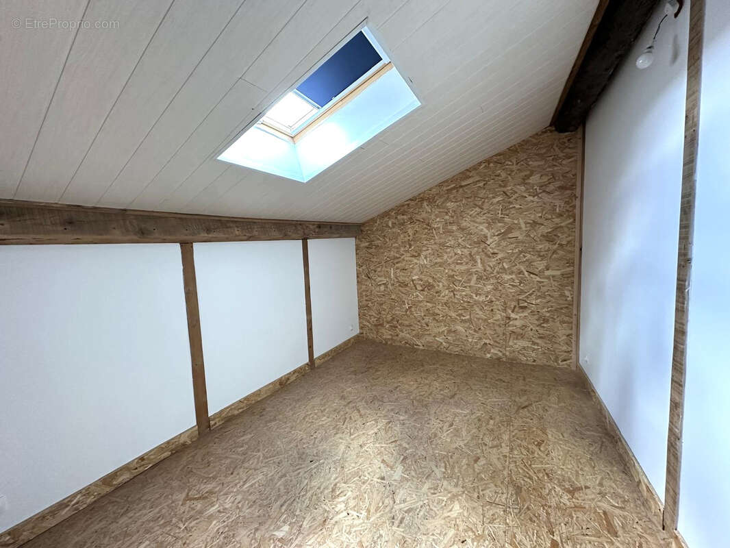 Appartement à UNIEUX