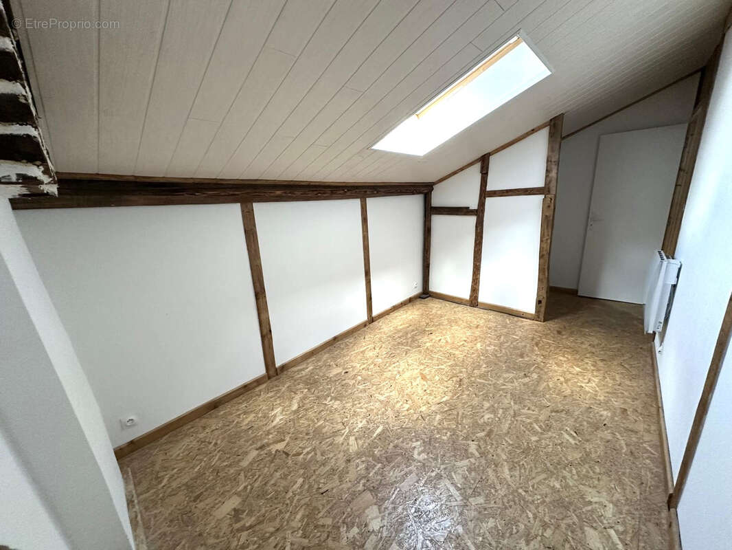 Appartement à UNIEUX