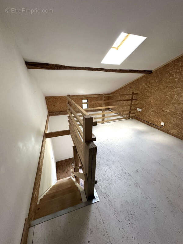 Appartement à UNIEUX