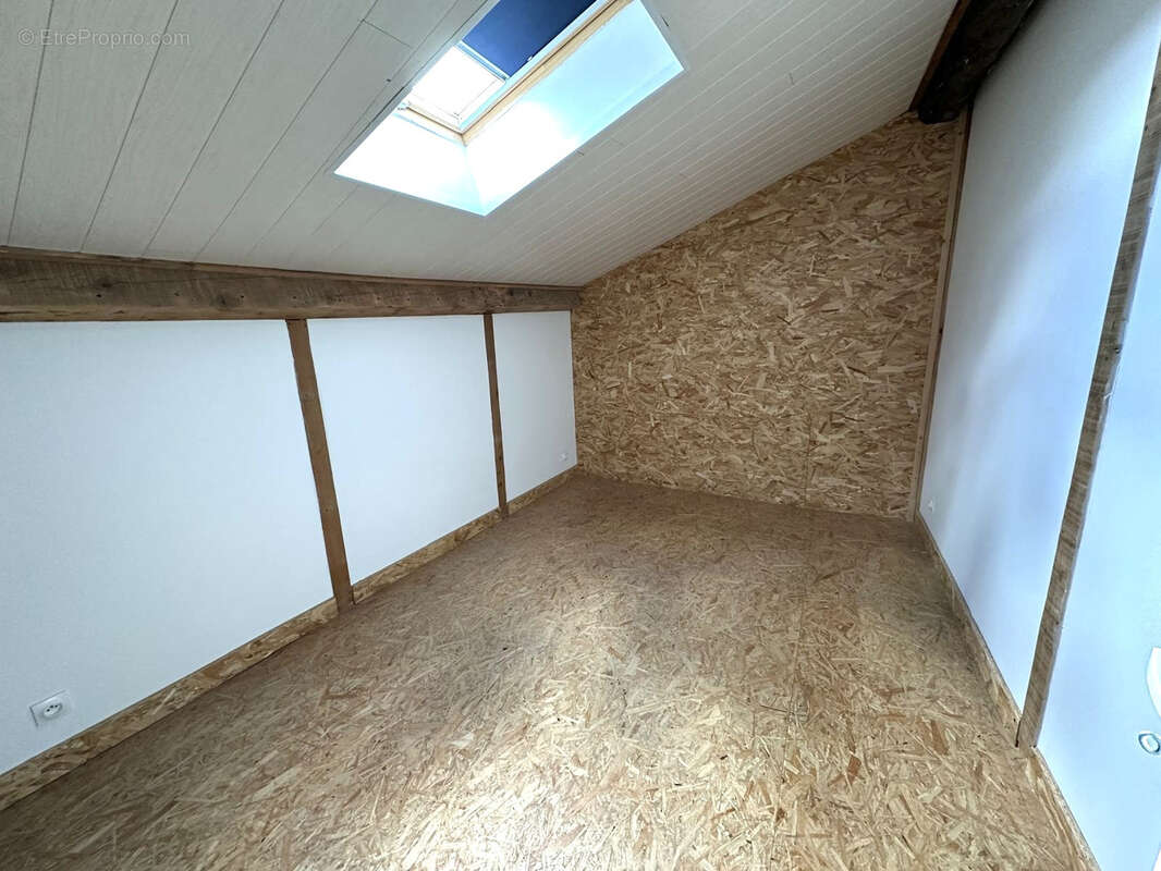 Appartement à UNIEUX