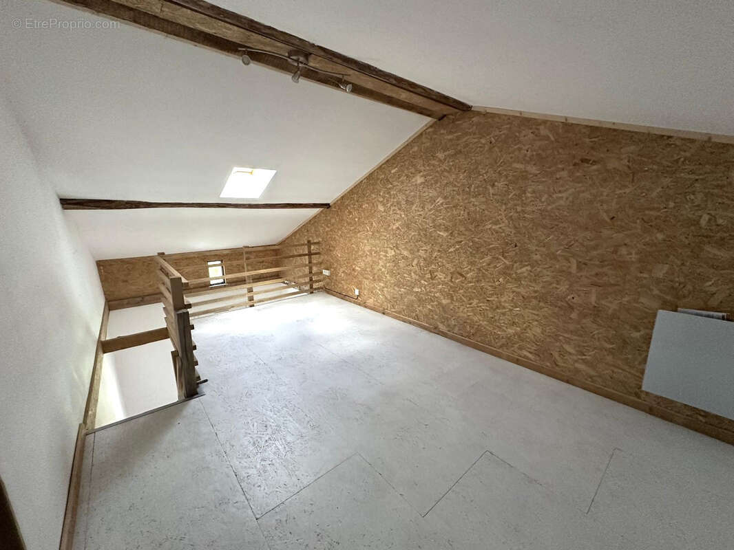 Appartement à UNIEUX