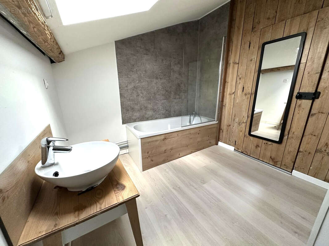 Appartement à UNIEUX