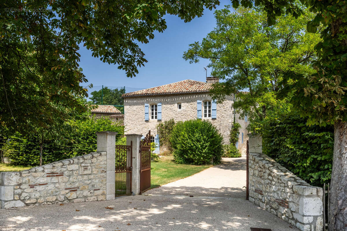 Maison à MONTAIGU-DE-QUERCY