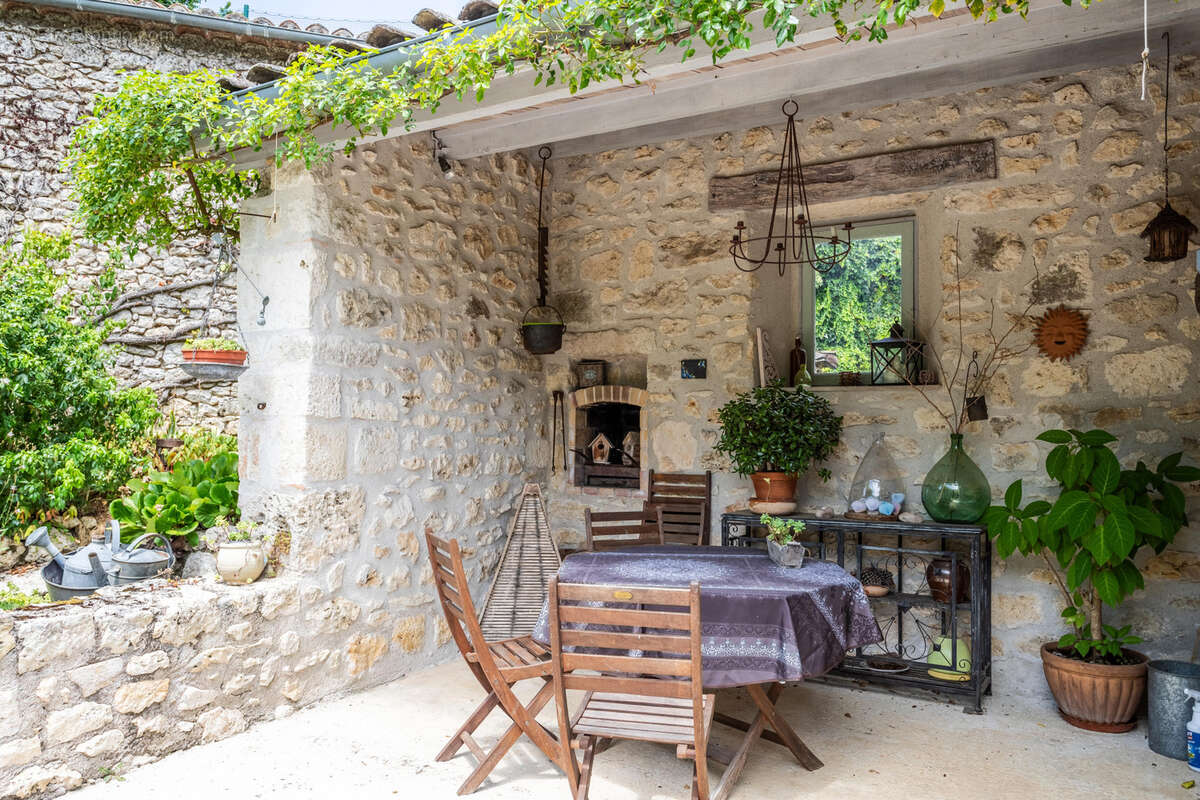 Maison à MONTAIGU-DE-QUERCY