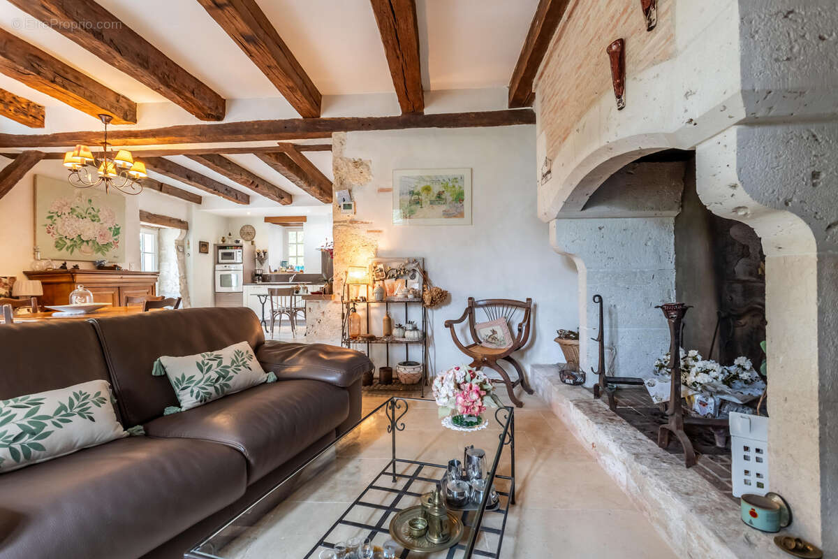 Maison à MONTAIGU-DE-QUERCY