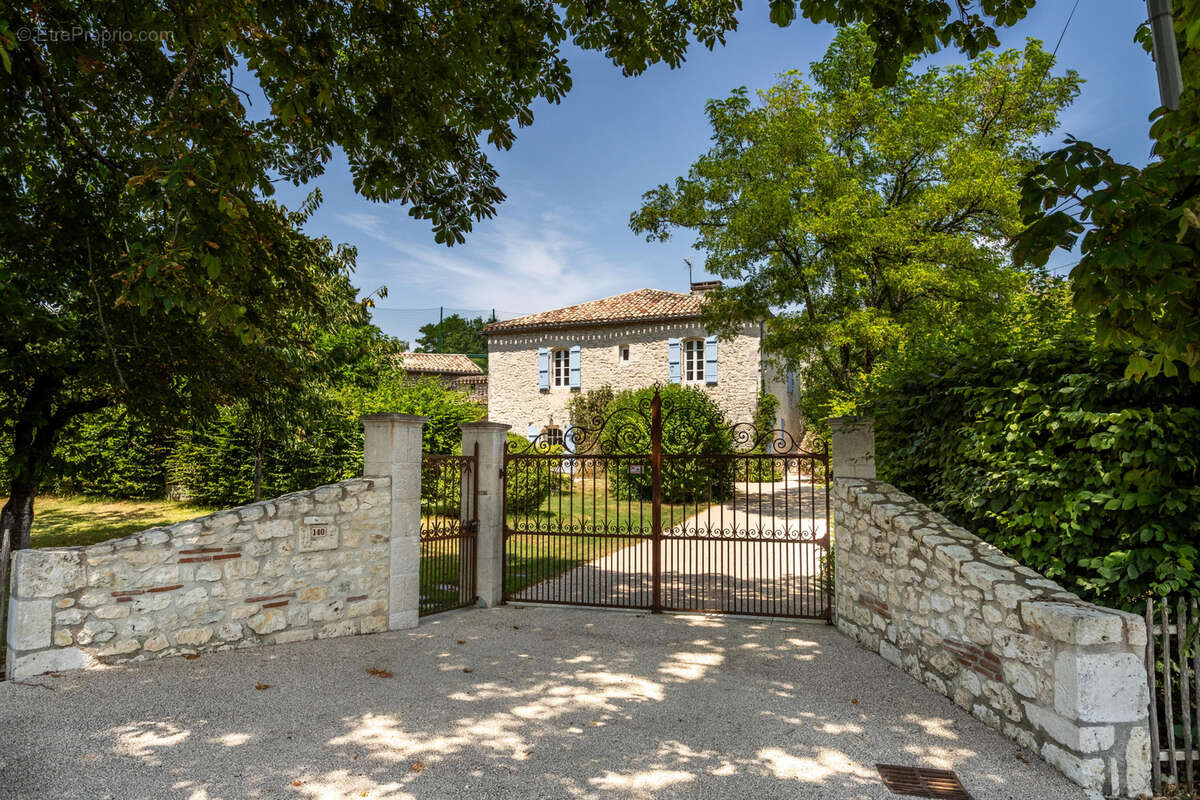 Maison à MONTAIGU-DE-QUERCY