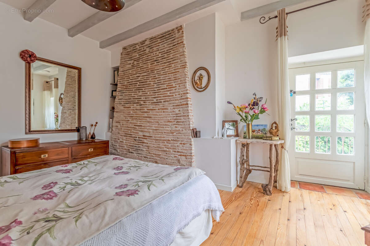 Maison à MONTAIGU-DE-QUERCY