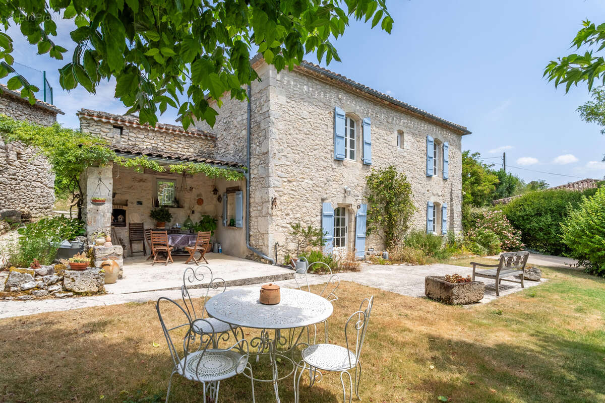 Maison à MONTAIGU-DE-QUERCY