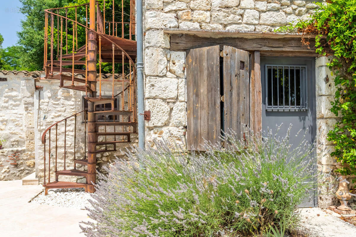 Maison à MONTAIGU-DE-QUERCY
