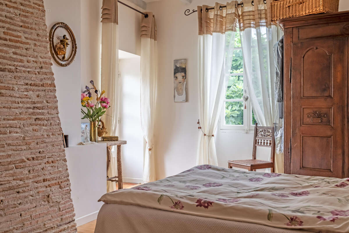 Maison à MONTAIGU-DE-QUERCY